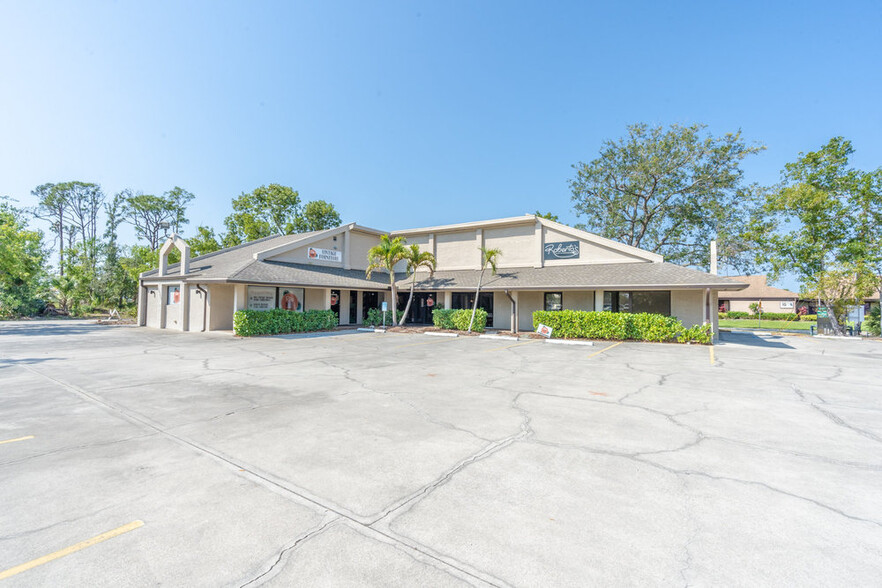 12795 Kenwood Ln, Fort Myers, FL for lease - Primary Photo - Image 1 of 31