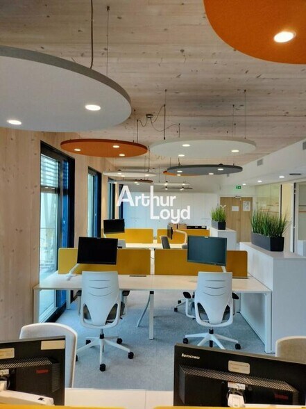 Office in Nice for lease - Building Photo - Image 2 of 10