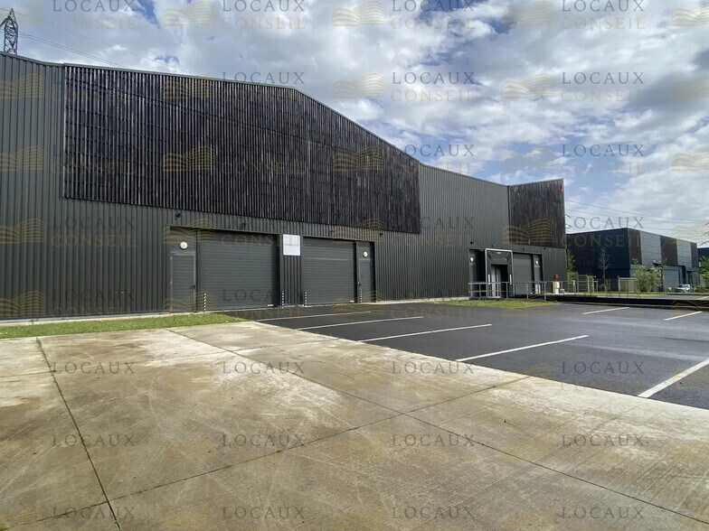 Flex in Cormeilles-en-Parisis for lease - Building Photo - Image 2 of 5