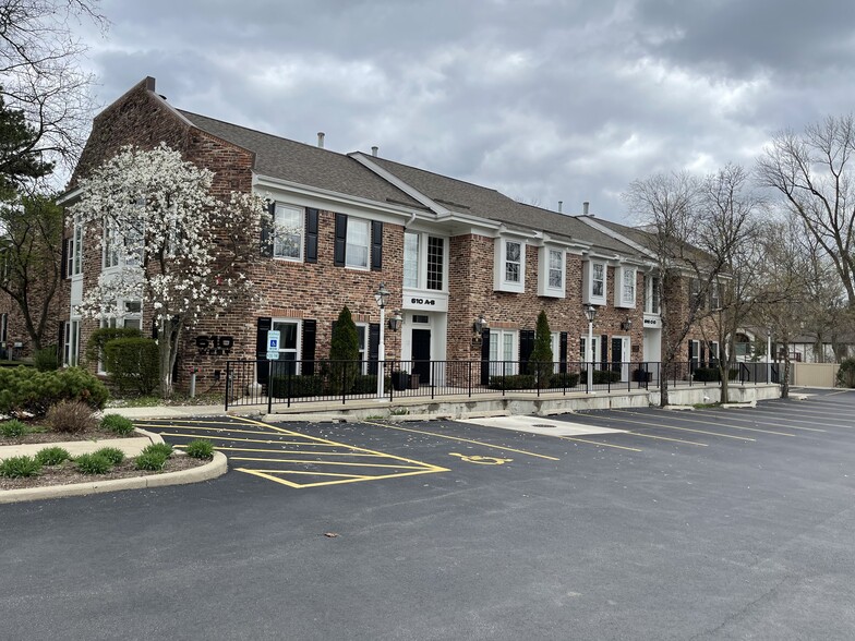 610 W Roosevelt Rd, Wheaton, IL for sale - Building Photo - Image 1 of 1