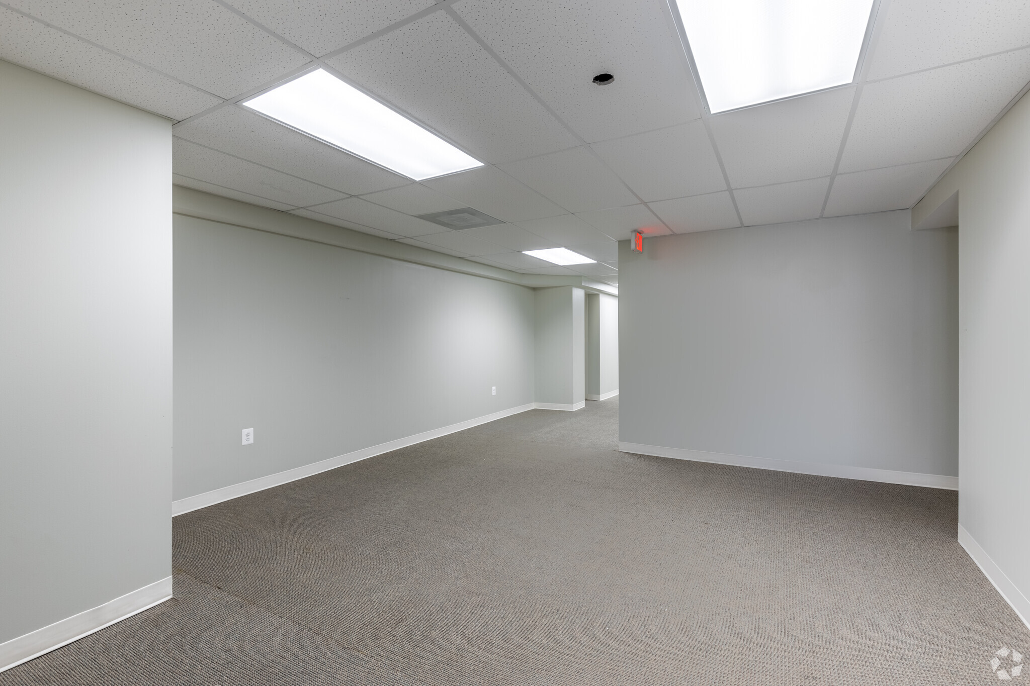 1051-1083 W Broad St, Falls Church, VA for lease Interior Photo- Image 1 of 7