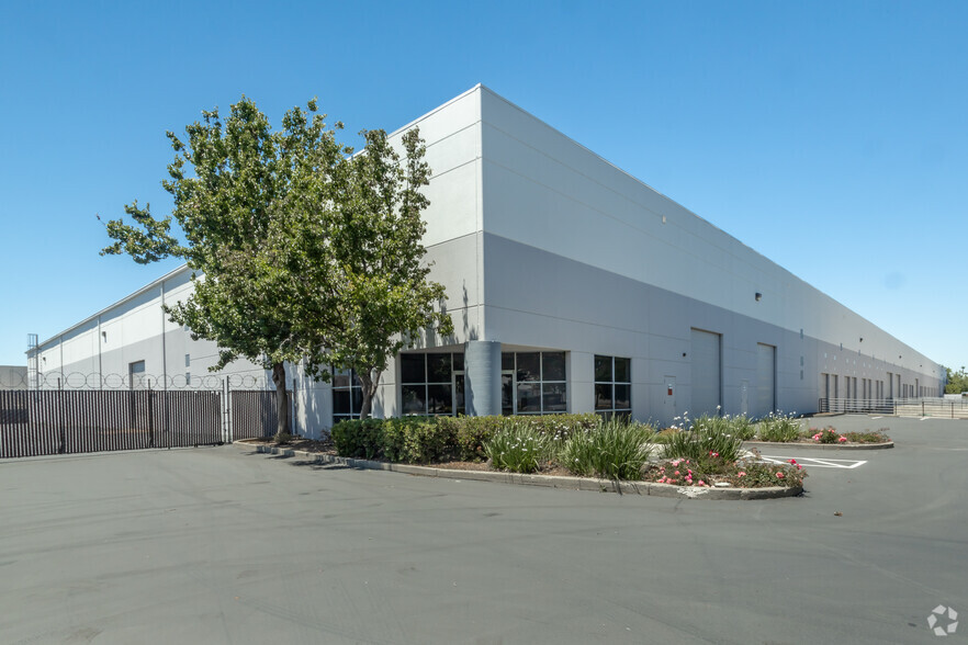 1500 Overland Ct, West Sacramento, CA for lease - Building Photo - Image 3 of 9