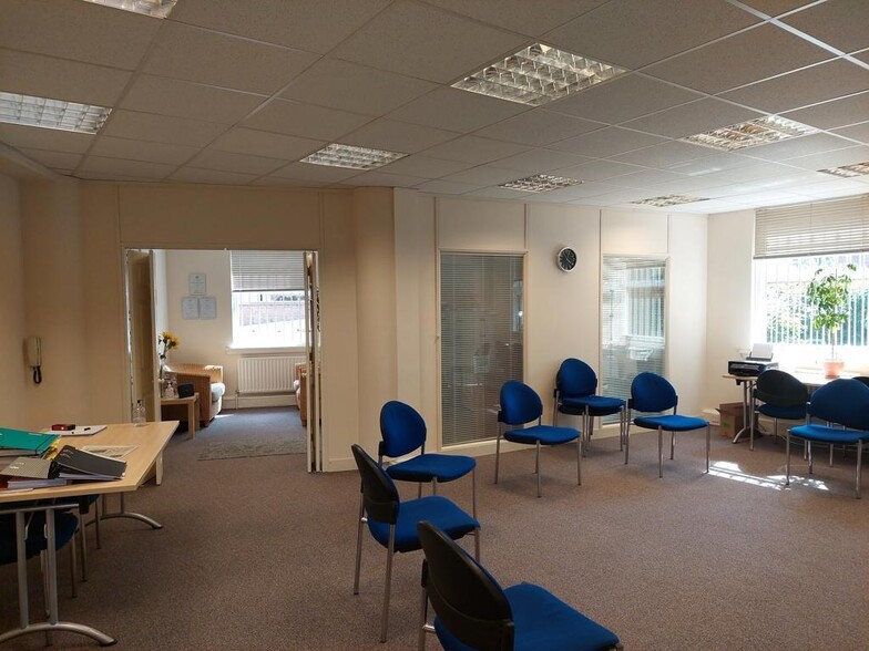 St Philips Courtyard, Birmingham for lease - Building Photo - Image 3 of 28