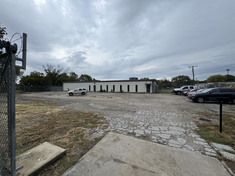 3136 Danieldale Rd, Lancaster, TX for lease - Building Photo - Image 2 of 3