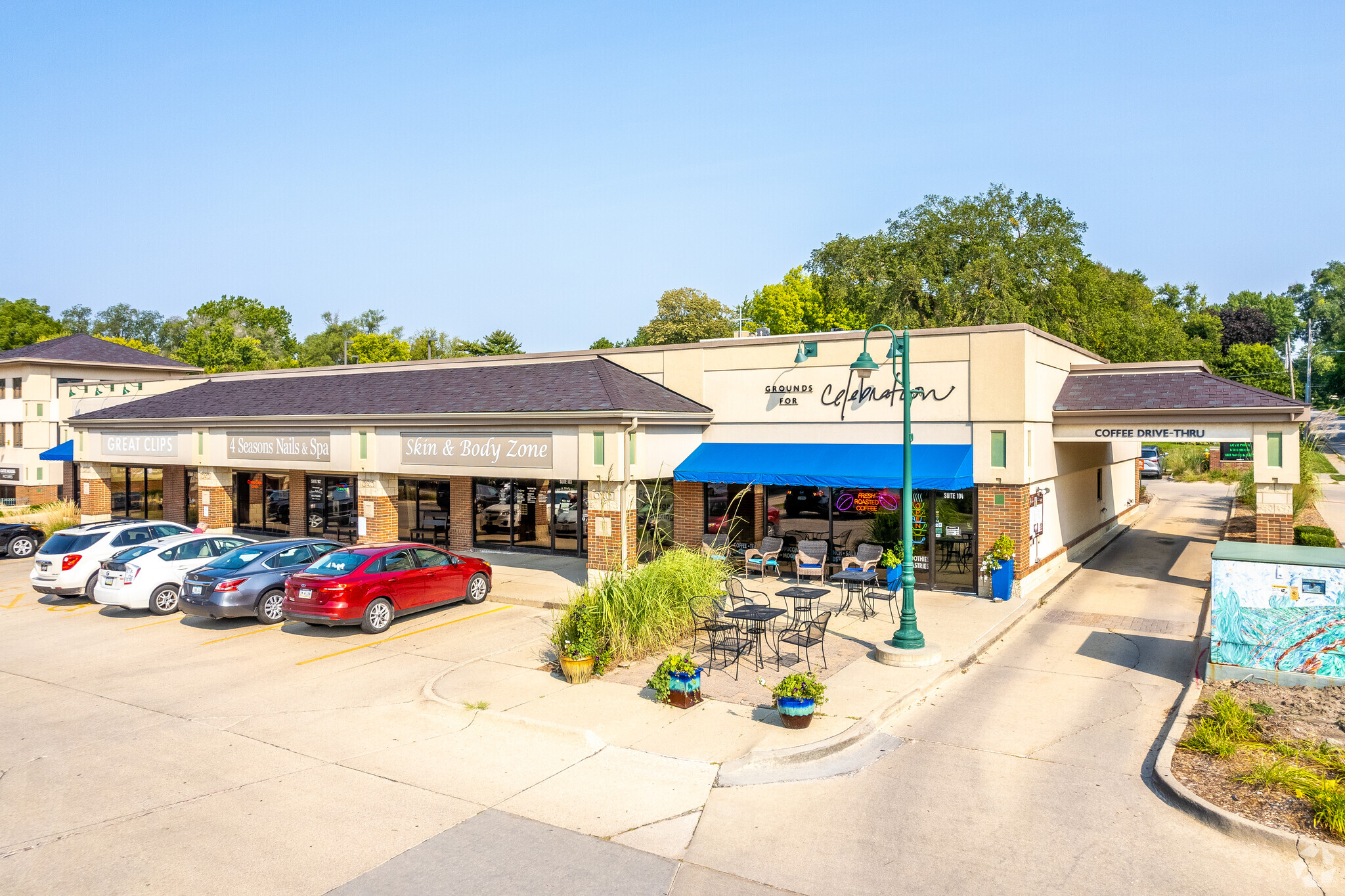 6601 University Ave, Windsor Heights, IA for lease Primary Photo- Image 1 of 5