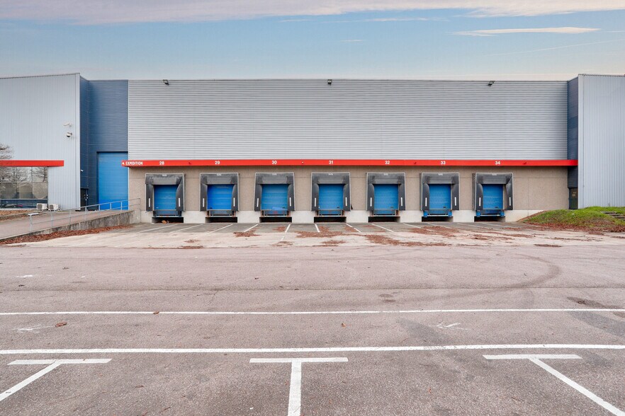 Rue Bernard Palissy, Gargenville for lease - Building Photo - Image 2 of 4