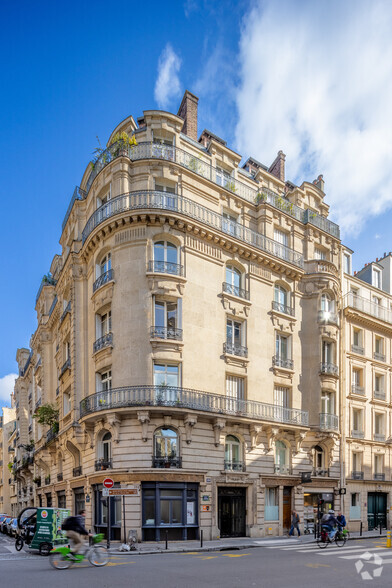 Multifamily in Paris for sale - Building Photo - Image 2 of 2