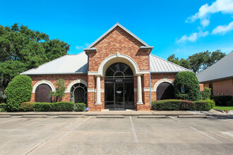 4501 Sweetwater Blvd, Sugar Land, TX for lease Building Photo- Image 2 of 6