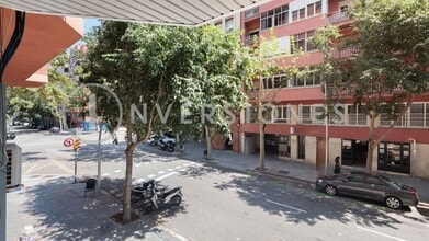 Retail in Barcelona, Barcelona for lease Interior Photo- Image 2 of 19