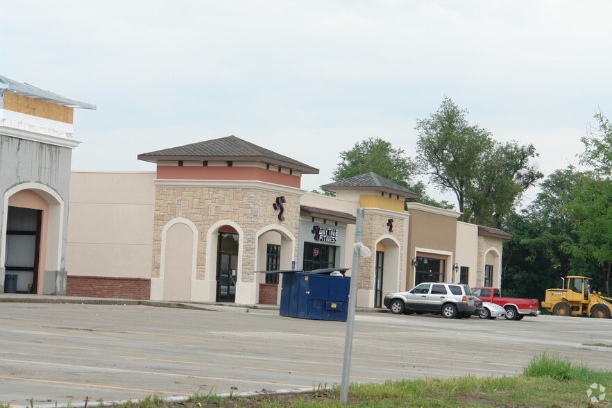 1812 S Seneca St, Wichita, KS for lease - Primary Photo - Image 3 of 5