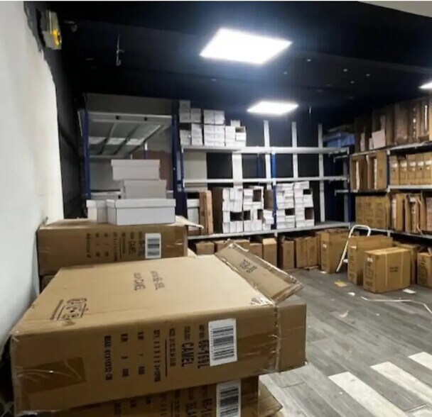 Retail in Paris for lease - Interior Photo - Image 3 of 5