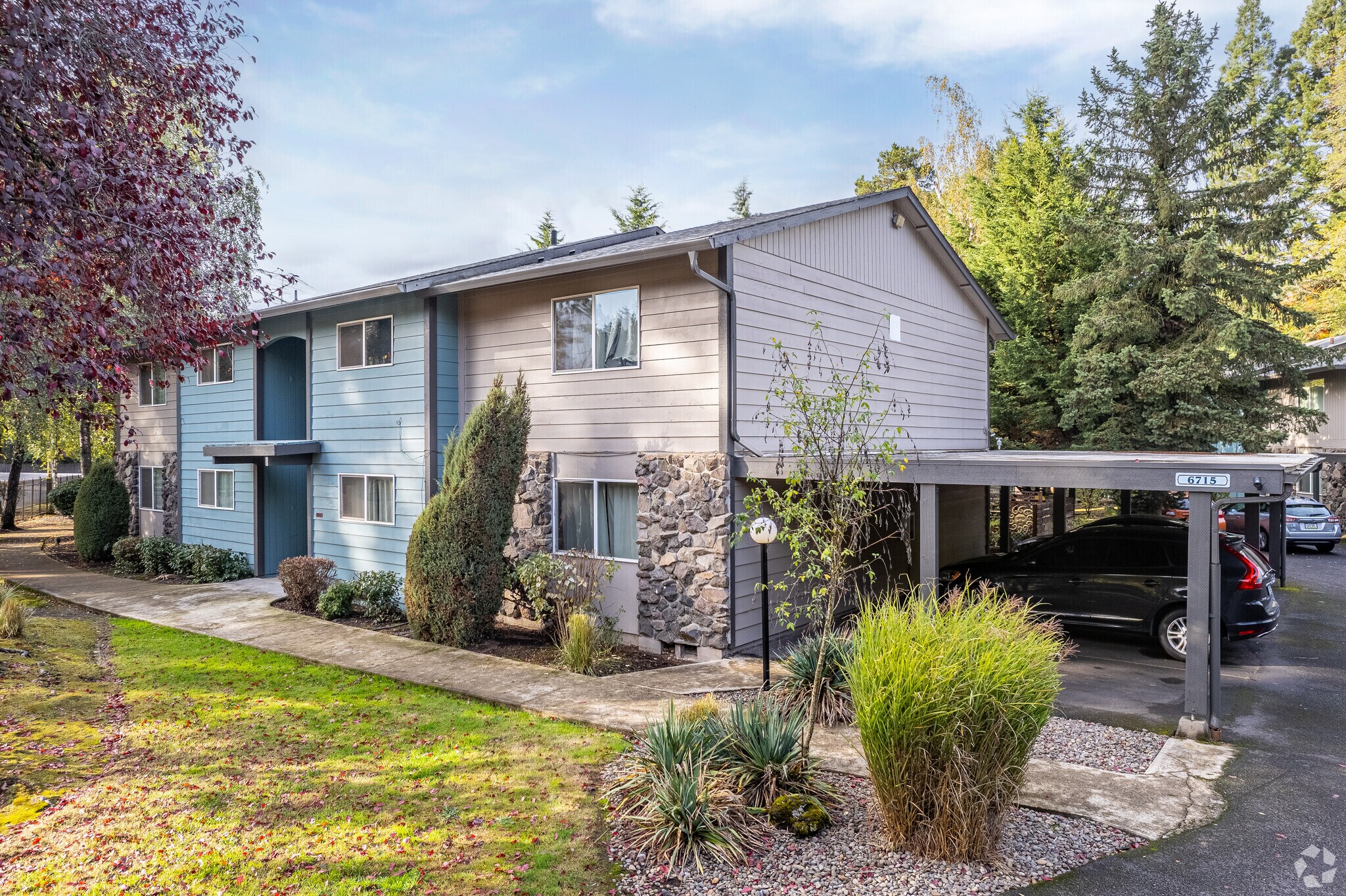 Multifamily in Portland, OR for sale Primary Photo- Image 1 of 1