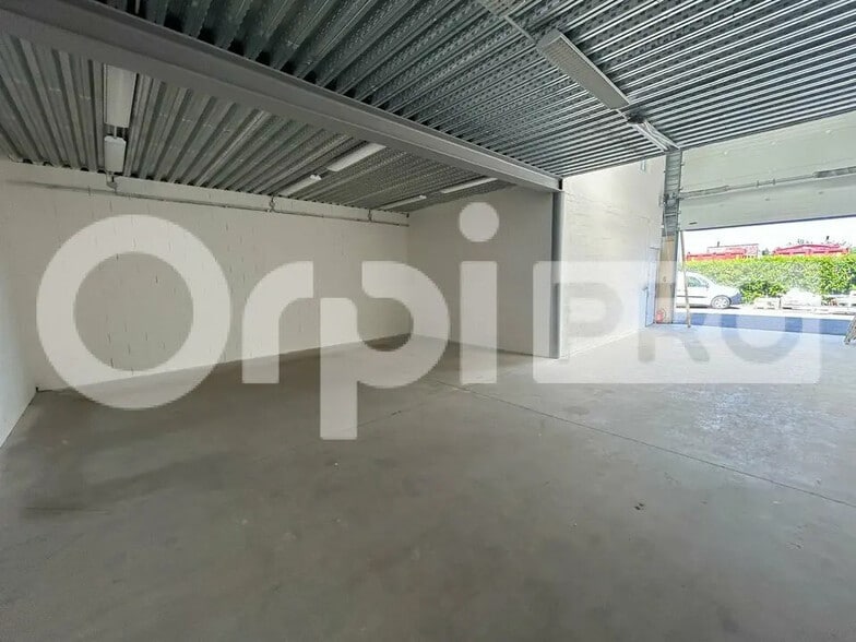 Flex in Guibeville for lease - Interior Photo - Image 2 of 9