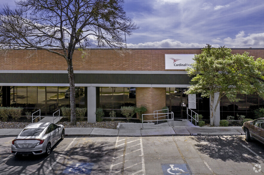 12000 Network Blvd, San Antonio, TX for lease - Building Photo - Image 2 of 29