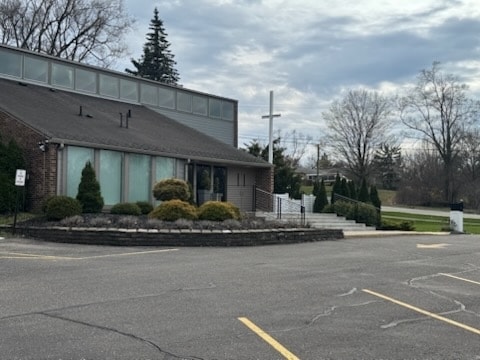 272 N Hewitt Rd, Ypsilanti, MI for sale - Building Photo - Image 2 of 19