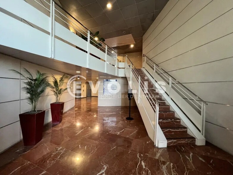 9-10 Porte De Neuilly, Noisy-le-Grand for lease - Building Photo - Image 3 of 8