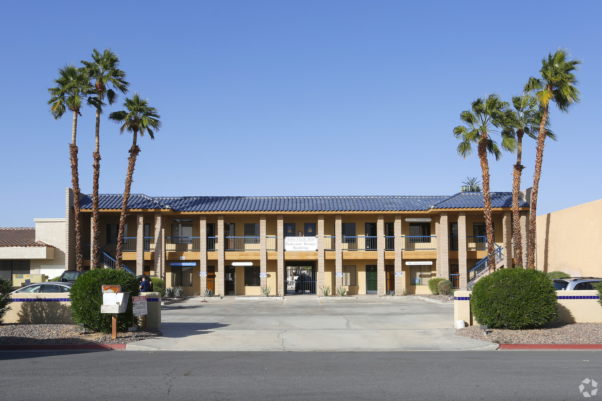 74854 Velie Way, Palm Desert, CA for lease Primary Photo- Image 1 of 4