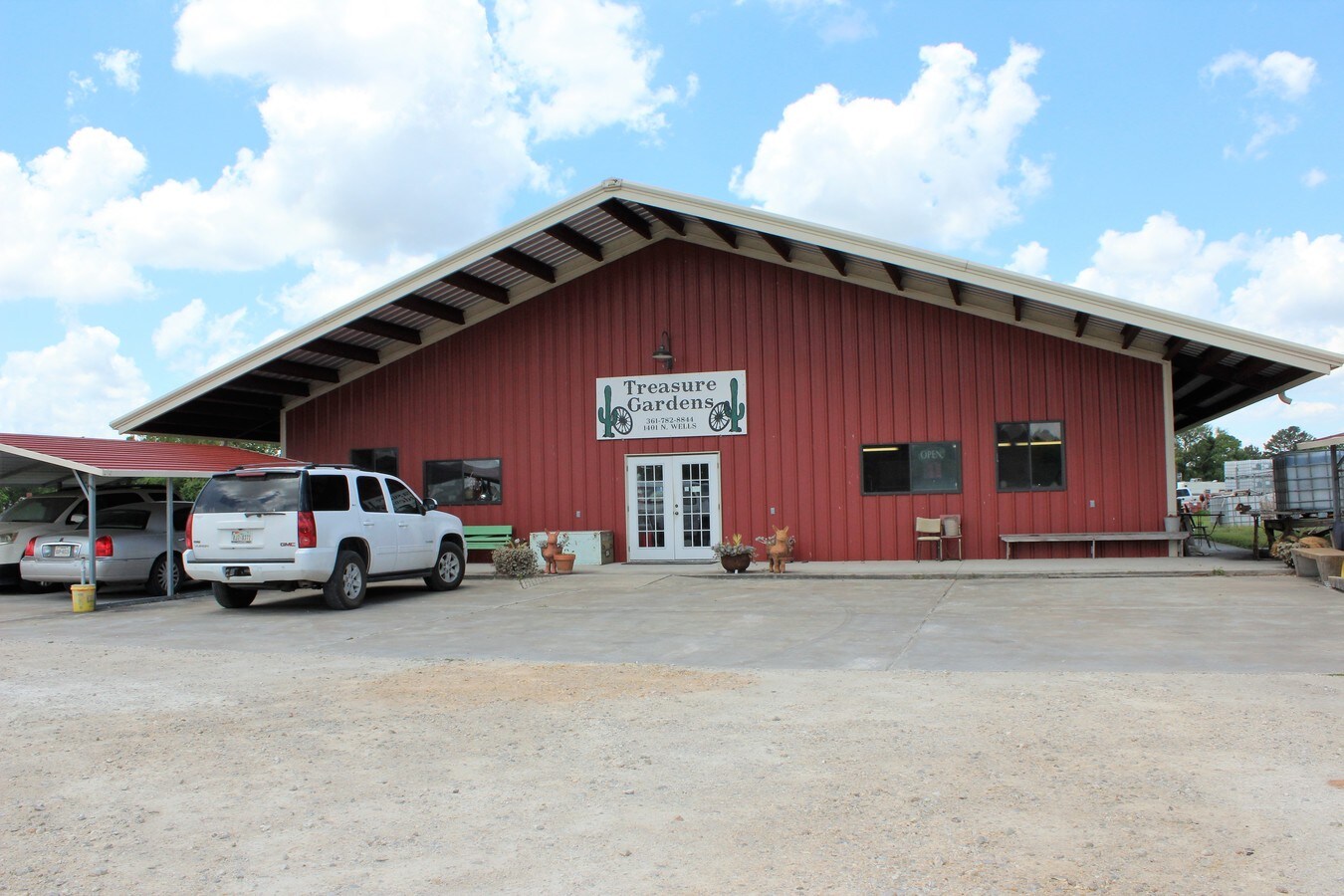 1401 N Wells St, Edna, TX 77957