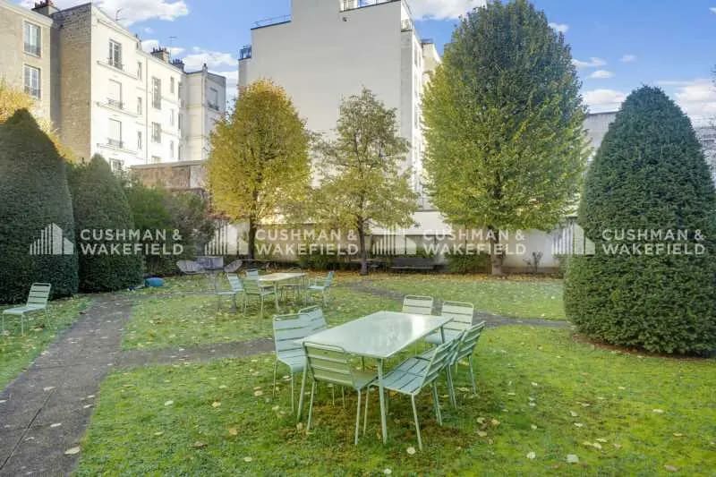 Office in Levallois-Perret for lease - Building Photo - Image 2 of 12