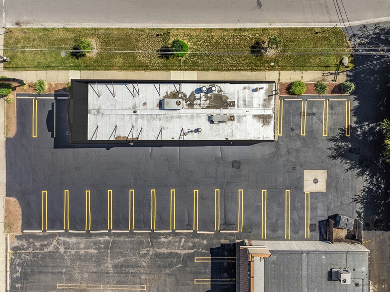 28407 5 Mile Rd, Livonia, MI for lease - Building Photo - Image 3 of 12