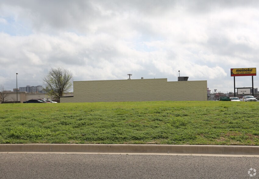 2102-2220 SW H K Dodgen Loop, Temple, TX for sale - Building Photo - Image 1 of 1