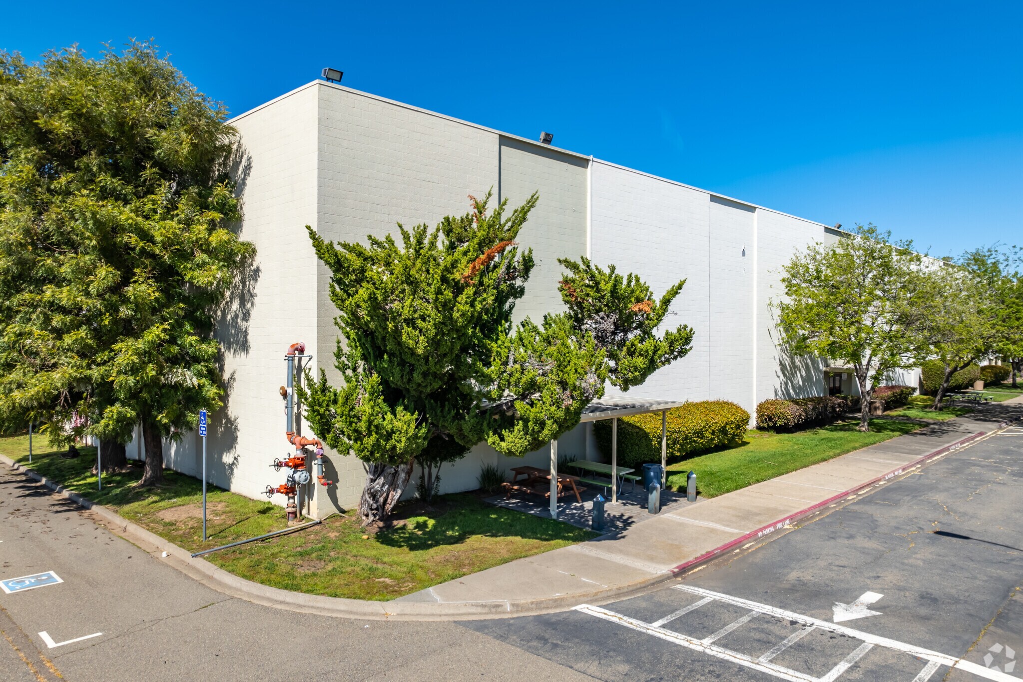 2019-2025 Aerojet Rd, Rancho Cordova, CA for sale Primary Photo- Image 1 of 1