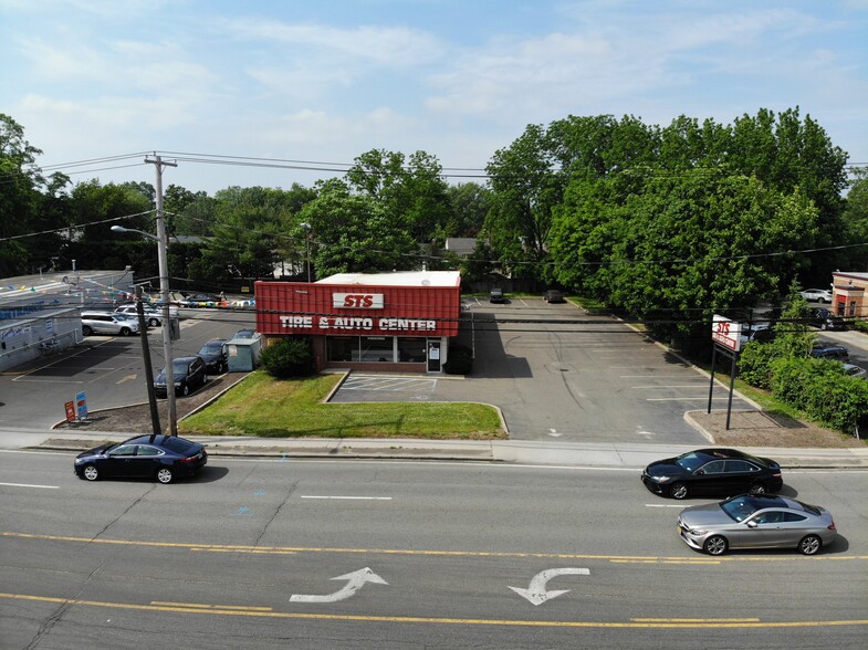 215 W Jericho Tpke, Huntington Station, NY for sale - Building Photo - Image 1 of 1