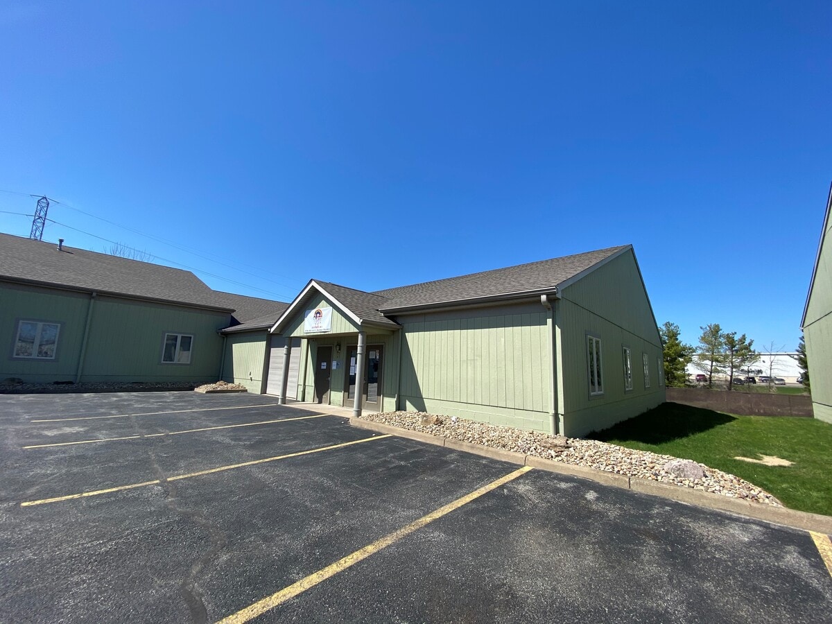 493 Bev Rd, Youngstown, OH 44512