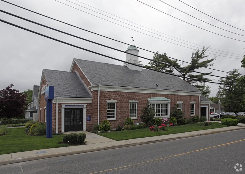 66 Bayview Ave, Manhasset, NY for sale - Primary Photo - Image 1 of 1