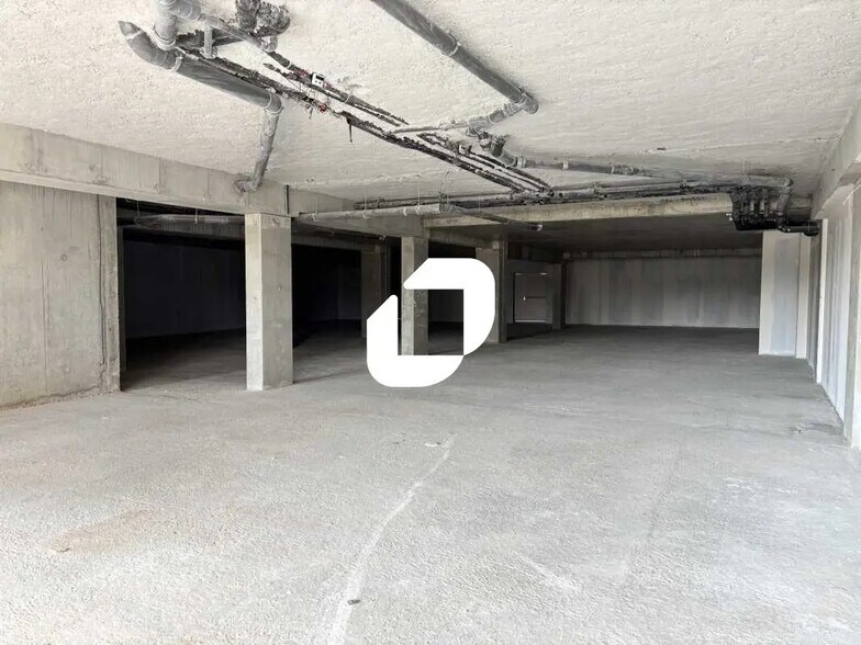 Office in Bordeaux for lease - Interior Photo - Image 2 of 10