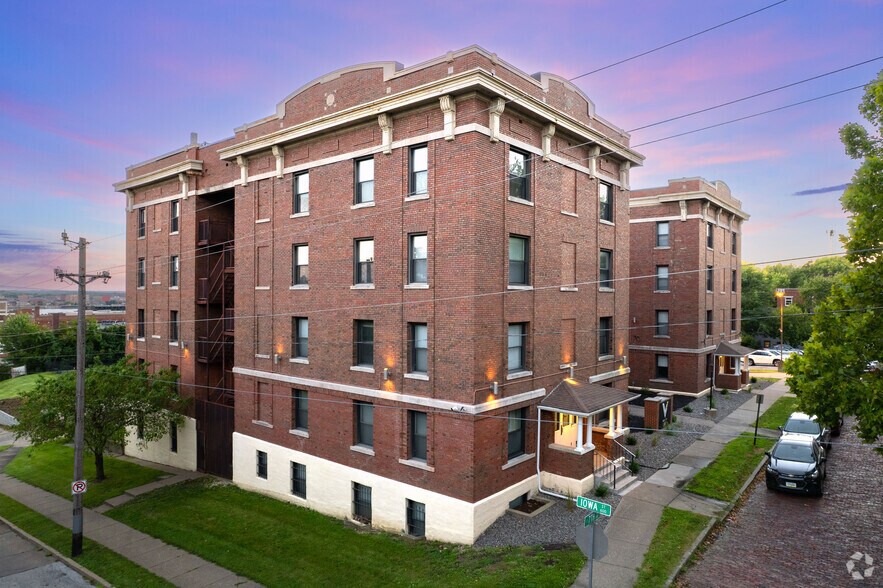 321 E 7th St, Davenport, IA for sale - Primary Photo - Image 1 of 1