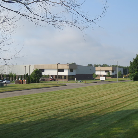 4 Northrop Industrial Park Rd, Wallingford, CT for sale - Building Photo - Image 1 of 1