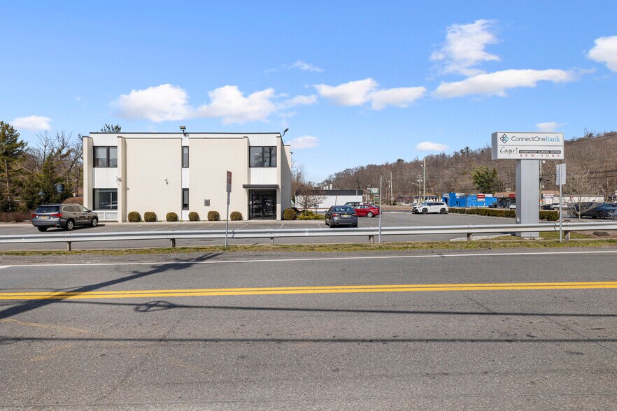 170 E Erie St, Blauvelt, NY for lease - Building Photo - Image 2 of 24