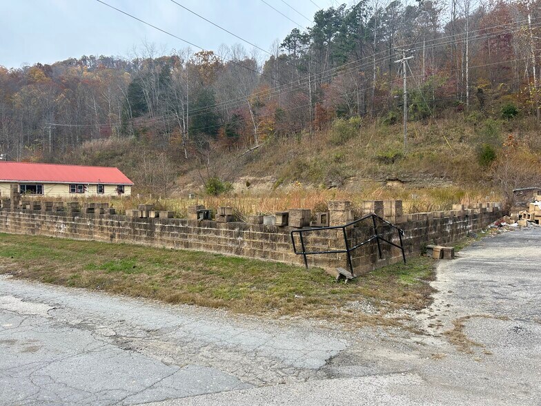 163 Pritchard rd, Danville, WV for lease - Building Photo - Image 2 of 3