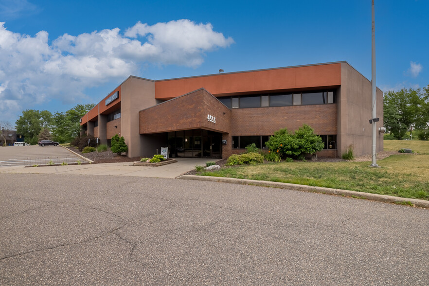 4555 Erin Dr, Eagan, MN for lease - Building Photo - Image 1 of 37