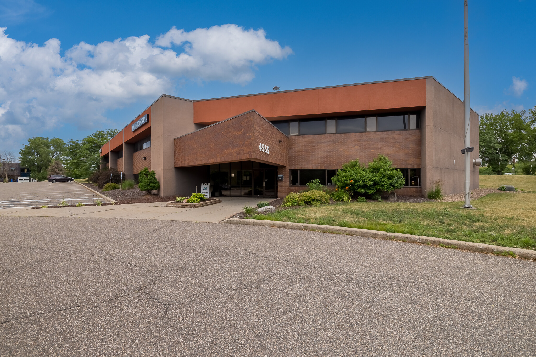 4555 Erin Dr, Eagan, MN for lease Building Photo- Image 1 of 38