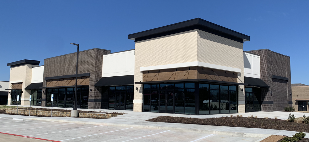 809 E NW Hwy, Grapevine, TX for lease - Building Photo - Image 3 of 12