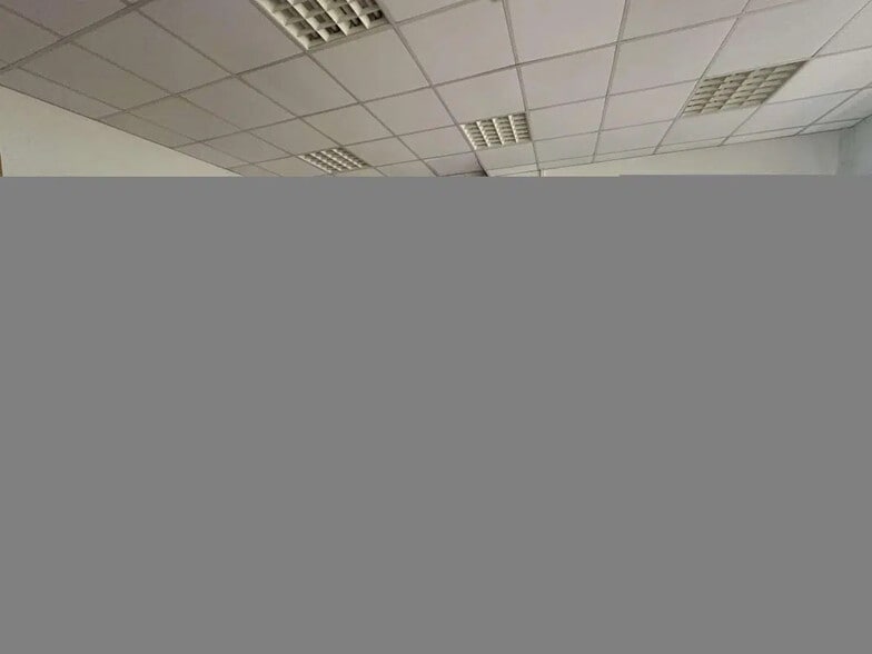 Industrial in Toulouse for lease - Interior Photo - Image 2 of 6