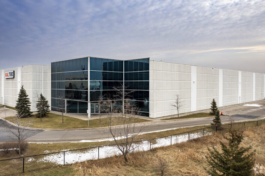 815 Intermodal Dr, Brampton, ON for lease - Primary Photo - Image 1 of 5