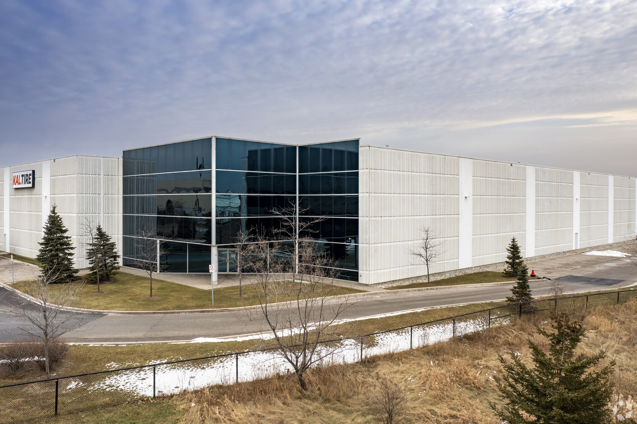 815 Intermodal Dr, Brampton, ON for lease Primary Photo- Image 1 of 6