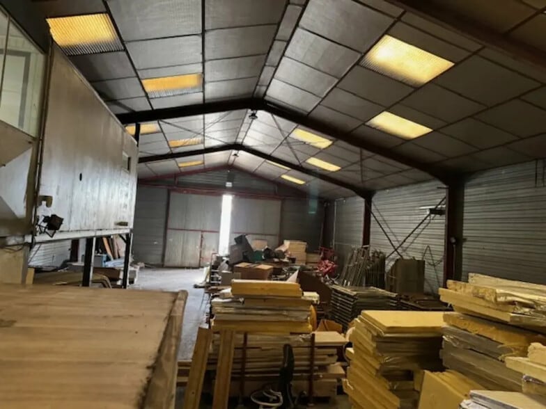 Flex in Gleizé for lease - Building Photo - Image 1 of 3