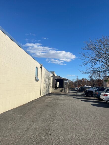 225 Dupont Dr, Providence, RI for lease - Building Photo - Image 2 of 9