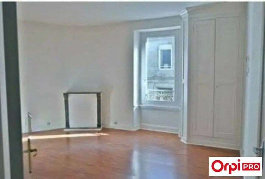 Office in Saint-Brieuc for lease - Interior Photo - Image 3 of 4