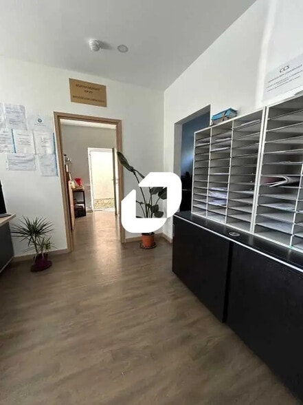 Office in Orly for lease - Interior Photo - Image 2 of 6