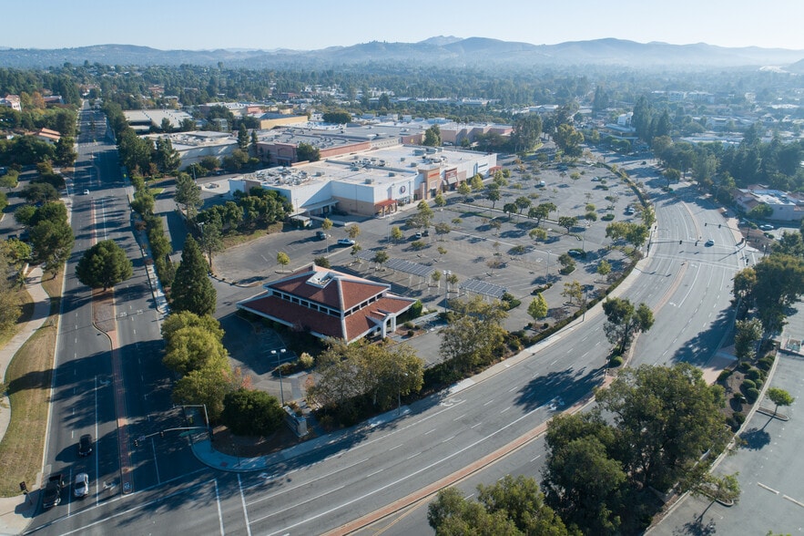 199 W Hillcrest Dr, Thousand Oaks, CA for lease - Building Photo - Image 2 of 2