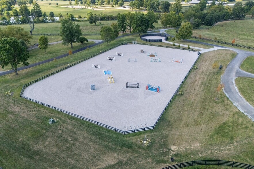 687 Carrick Pike, Georgetown, KY for sale - Building Photo - Image 2 of 9