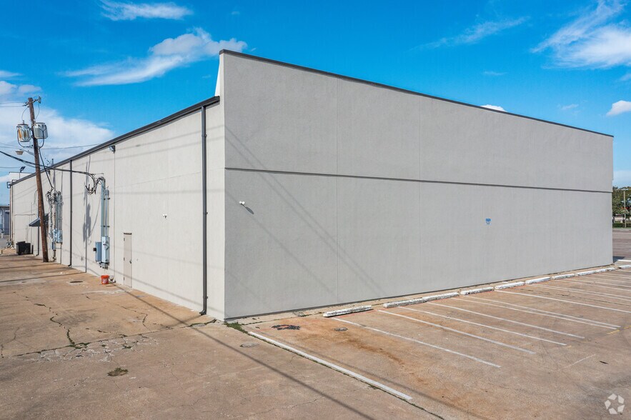 2900 Walnut Hill Ln, Dallas, TX for sale - Building Photo - Image 3 of 6