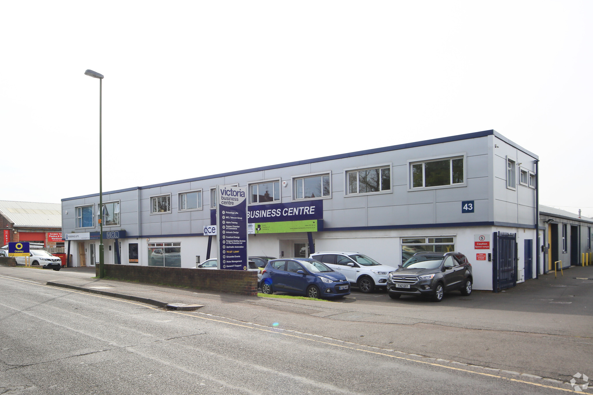 43 Victoria Rd, Burgess Hill for lease Building Photo- Image 1 of 4