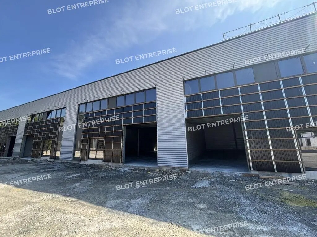 Flex in Treillières for sale Building Photo- Image 1 of 8