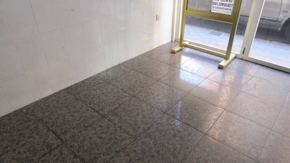 Retail in Salamanca for lease - Building Photo - Image 1 of 7